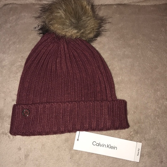 Calvin Klein terra beanie hat with faux fur Pom New - Picture 2 of 7
